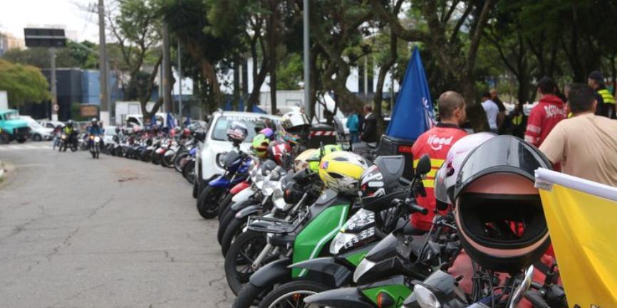 Segundo o Ipea, situação dos entregadores plataformizáveis (motociclistas, entregadores e condutores de bicicletas) piorou nos últimos anos (Rovena Rosa / Agência Brasil)