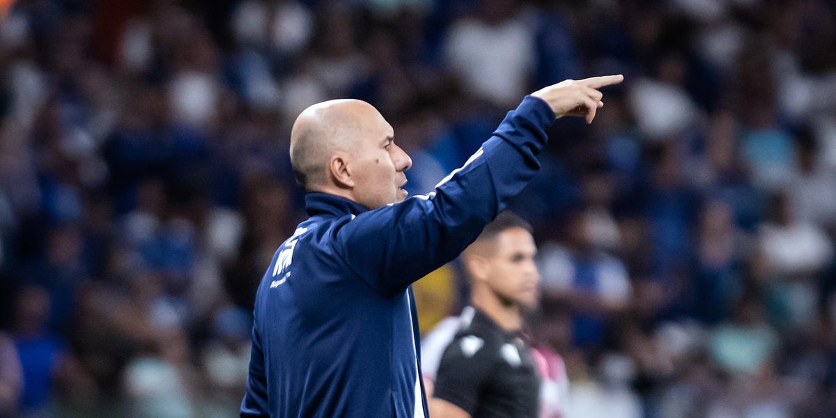 Treinador celeste elogiou o atacante Gabigol na partida diante do Vila Nova (Foto: Gustavo Aleixo/Cruzeiro)