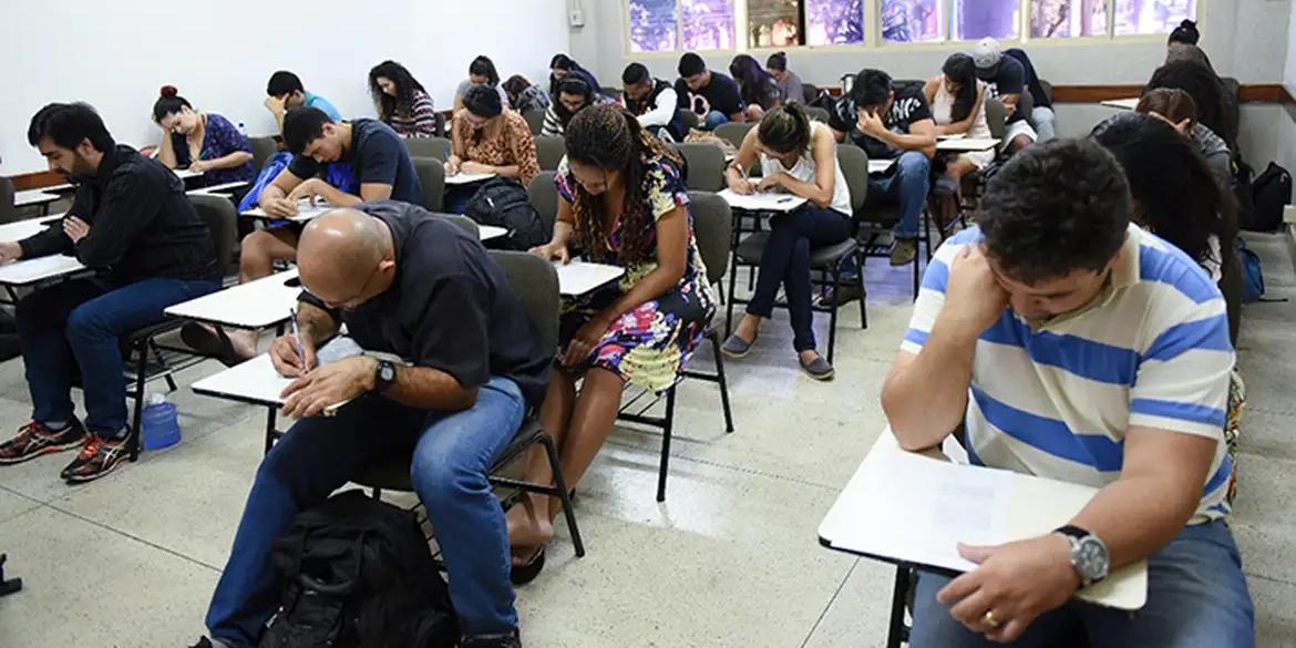 Para participar, é necessário ter 15 anos completos no dia de realização das provas e não ter concluído o ensino fundamental (Divulgação/ MEC)