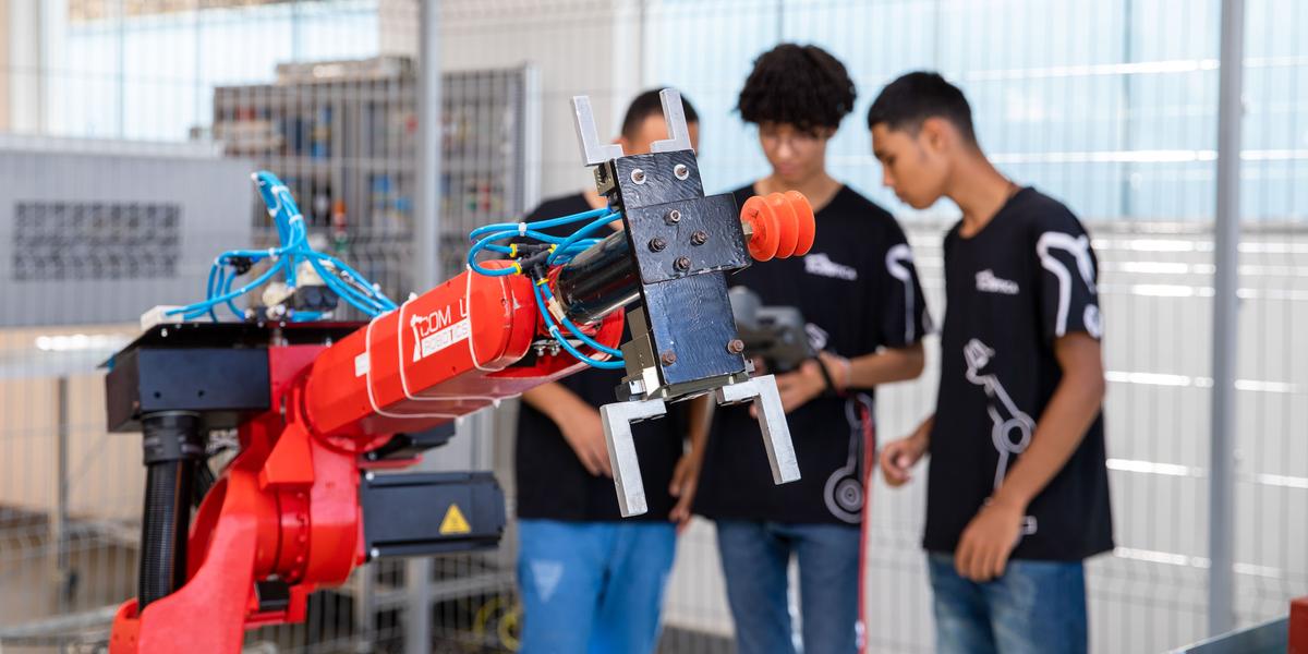 Curso de robótica industrial do Instituto Ramacrisna (Divulgação / Antenados Produtora)