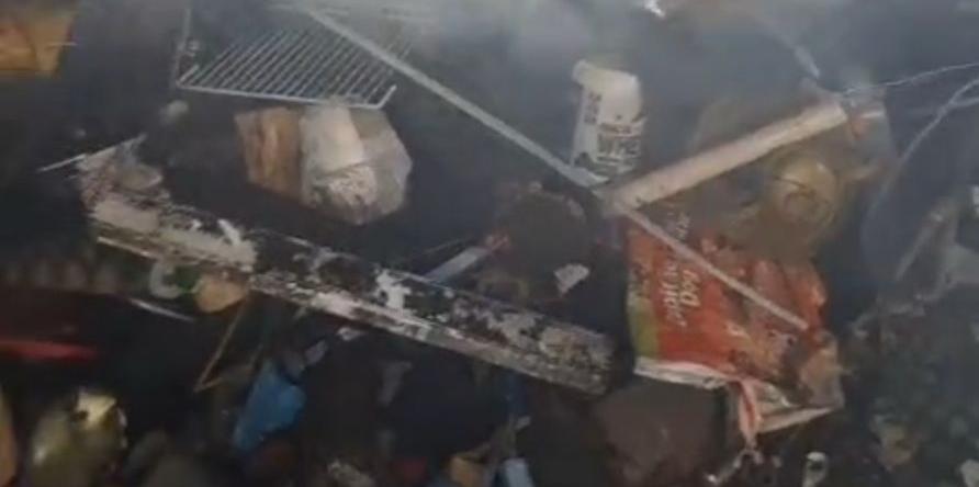 Casa tinha muito acúmulo de materiais (Corpo de Bombeiros / Divulgação)