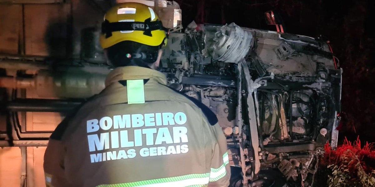 Homem foi aremessado após acidente na BR-491 (Corpo de Bombeiros / Divulgação)