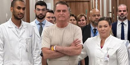 Na sexta-feira (2), Bolsonaro publicou, nas redes sociais, uma foto no hospital, onde atualizava a situação de saúde (Reprodução / Instagram Jair Bolsonaro)
