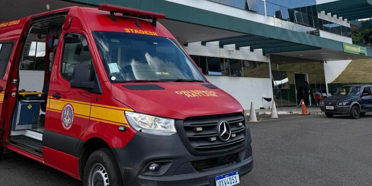 Mulher foi encaminhada para uma unidade de saúde para receber o atendimento (Corpo de Bombeiros / Divulgação)