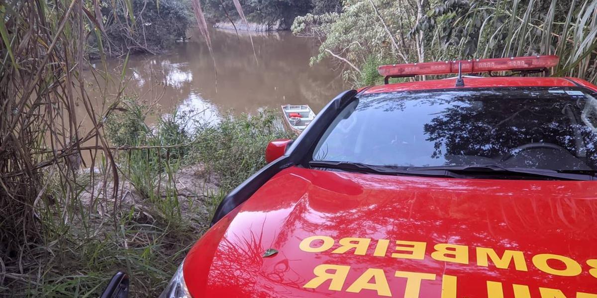 De acorco com a Cemig, equipe estava atendendo serviço de restabelecimento da energia após interrupção de abastecimento, quando o eletricista entrou no rio e acabou desaparecendo na correnteza (Divulgação / CBMMG)