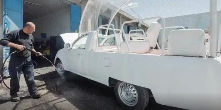 Papamóvel está sendo adaptado com equipamentos para diagnóstico, exame e tratamento (Divulgação / Vatican News)