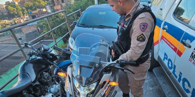 Gabriel da Silva Souza teve a moto modelo Sahara 300 roubada em 6 de abril; veículo foi recuperado pela PM (Divulgação)