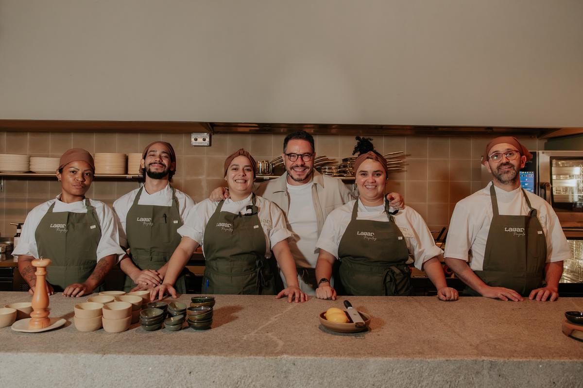 O chef executivo Felipe Rameh e sua equipe (Magê Monteiro/Divulgação)