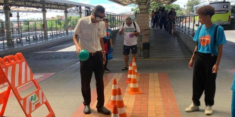 Óculos de realidade virtual simulam como é dirigir sob efeito de álcool (Divulgação/PBH)