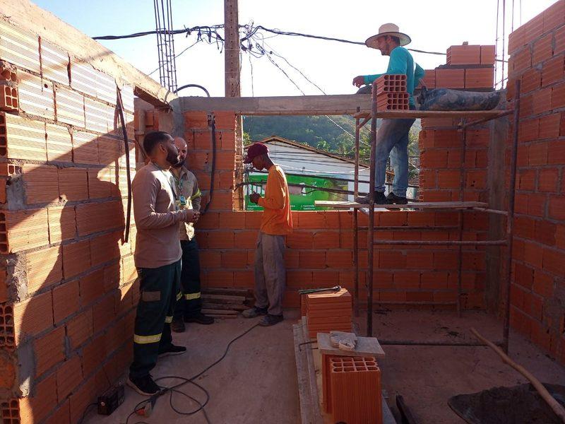 Empresa faz um trabalho de orientação voltado para profissionais que trabalham na construção ou reforma (Cemig / Divulgação)