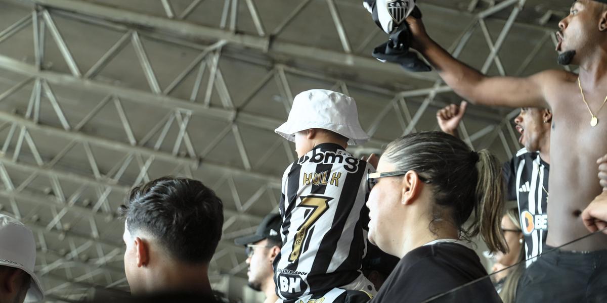 Camisa 7 que Dudu atuou nos últimos clubes pertence a Hulk, ídolo alvinegro (Pedro Click / Atlético)