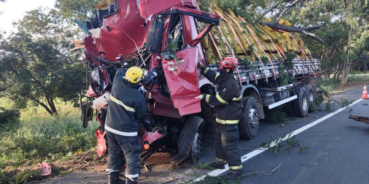 Acidente ocorreu na madrugada desta quarta-feira (7) em Engenheiro Navarro, no Norte de Minas (Divulgação/ CBMMG)