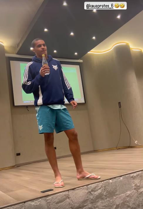 Kauã Prates passa por trote antes de jogo da Sul-Americana (Reprodução / Instagram Kaio Jorge)