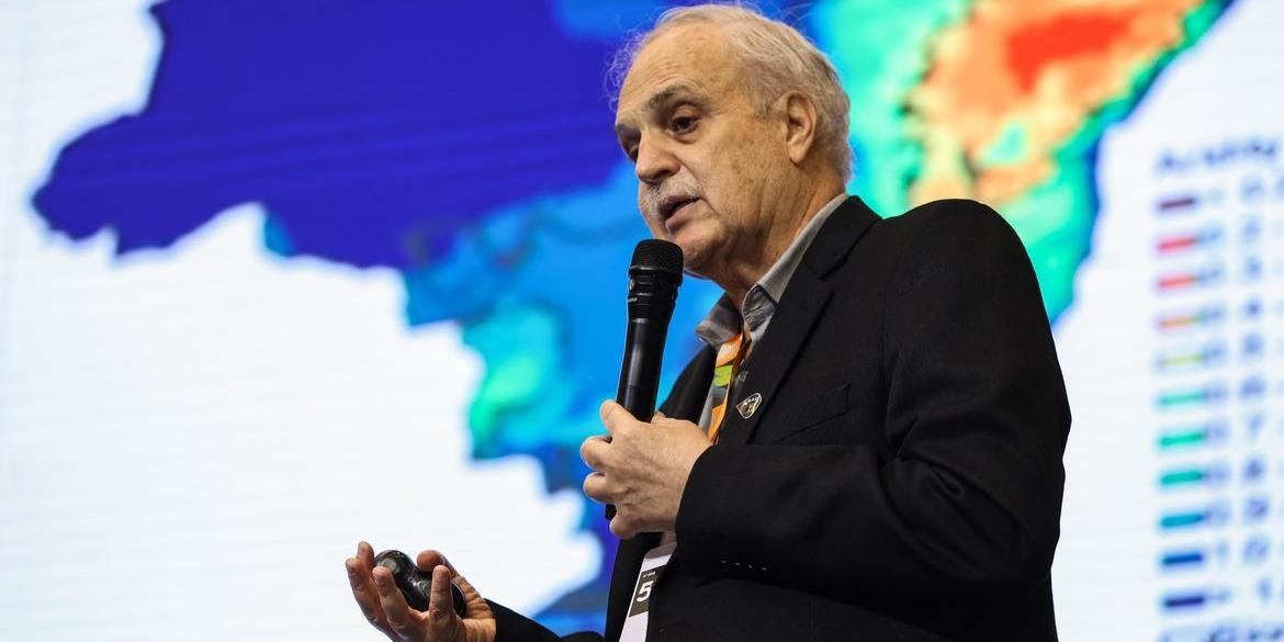 Cientista destacou que os efeitos dessas medidas, além de ir além do enfrentamento à urgência climática, poderiam garantir mais qualidade de vida às populações (Marcelo Camargo/Agência Brasil)