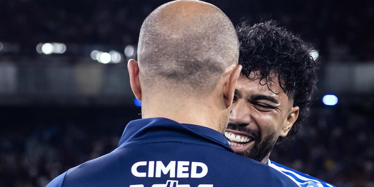 Gabigol e Leonardo Jardim (Foto: Gustavo Aleixo/Cruzeiro)