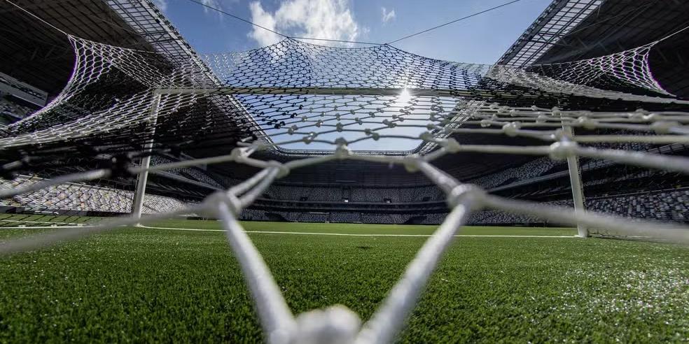 Novo gramado sintético da Arena MRV (Pedro Souza)