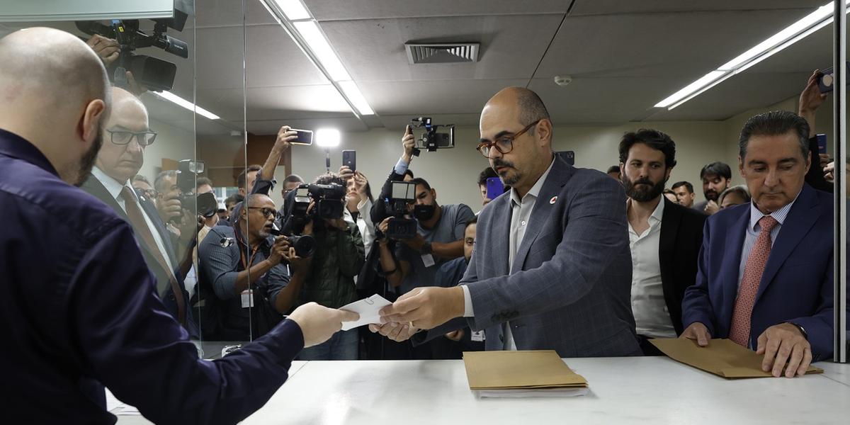 Projetos protocolados pelo vice-governador Mateus Simões ainda precisam ser recebidos formalmente em Plenário, para iniciar a tramitação (Guilherme Dardanhan / ALMG)
