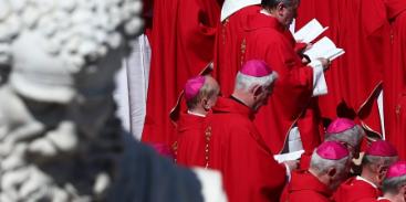 Cardeais reunidos durante o conclave para escolha do substituto do papa Francisco (Reprodução / @vaticannewsit)