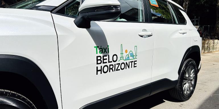 Nova identidade visual dos táxis conta com elementos históricos de BH como o obelisco da Praça Sete e as curvas da Igrejinha da Pampulha (André Orandi/PBH)