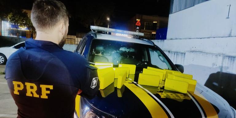 Droga apreendida na BR-356, em Patrocínio, foi avaliada em cerca de R$ 2 milhões (Divulgação/ PRF)