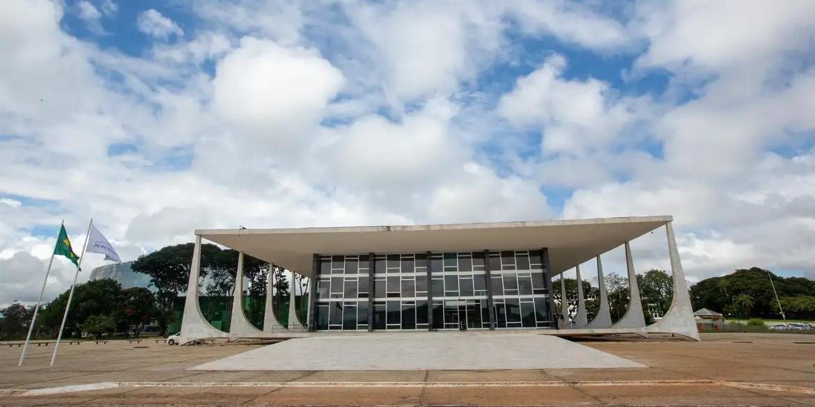 Deputada e hacker Walter Delgatti são investigados por crimes de invasão de dispositivos informáticos e falsidade ideológica (Fabio Rodrigues-Pozzebom/Agência Brasil)