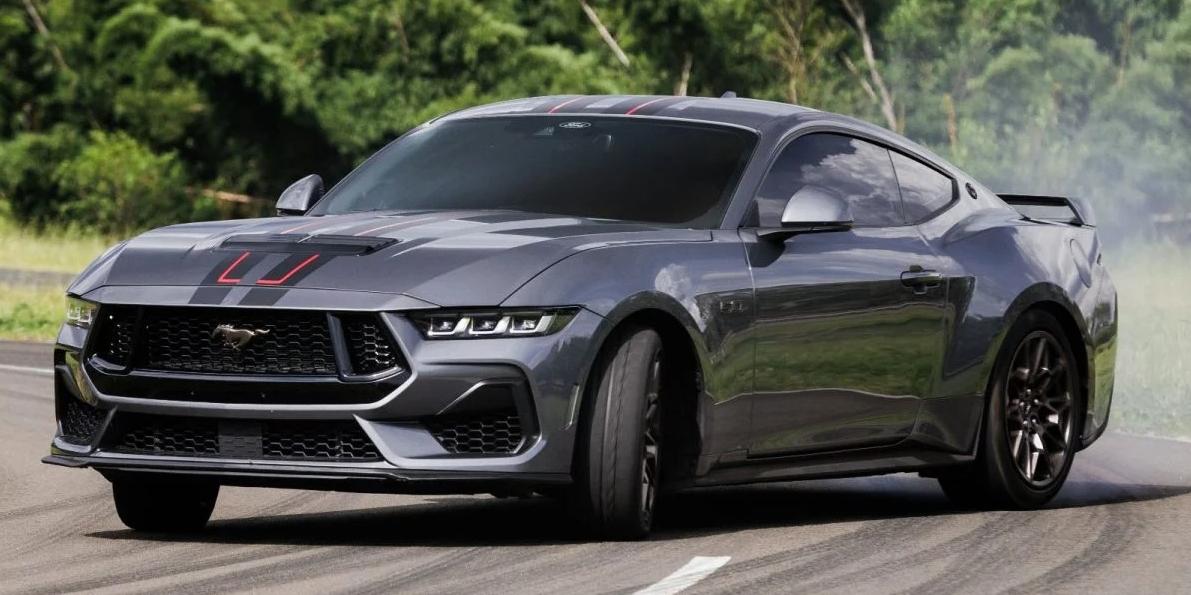 Purista e brutal, Mustang manual "joga" 492 cv e 58 kgfm de torque no colo do motorista (Ford/Divulgação)
