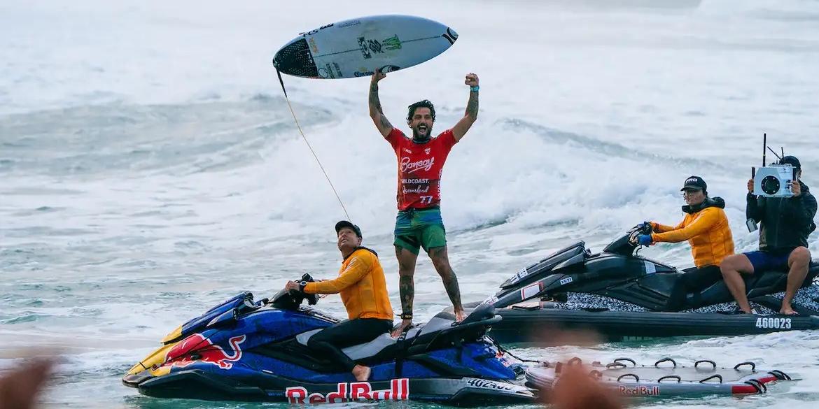 Com esta conquista, Filipinho ganhou cinco posições no ranking mundial da Liga Mundial de Surfe (WSL), (Andrew Shield/World Surf League)