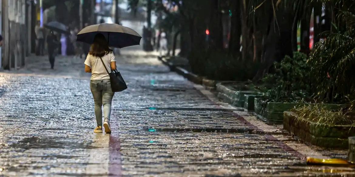 Frente fria promete derrubar as temperaturas nas regiões Sul e Sudeste (Paulo Pinto/Agência Brasil)