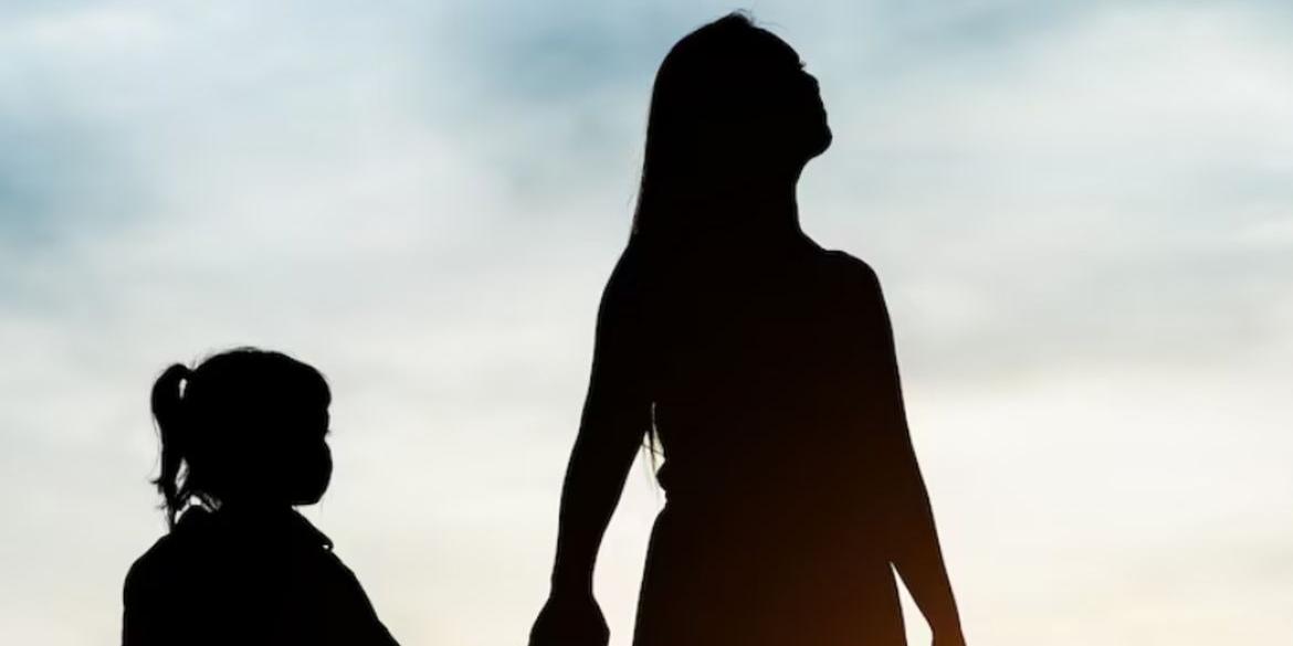 11 milhões de mulheres criam sozinhas os filhos no Brasil (Freepik/Divulgação)