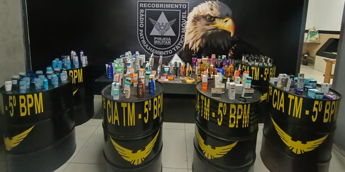 Produtos teriam sido furtados de lojas da Drogaria Araujo, em BH (PM/Divulgação)