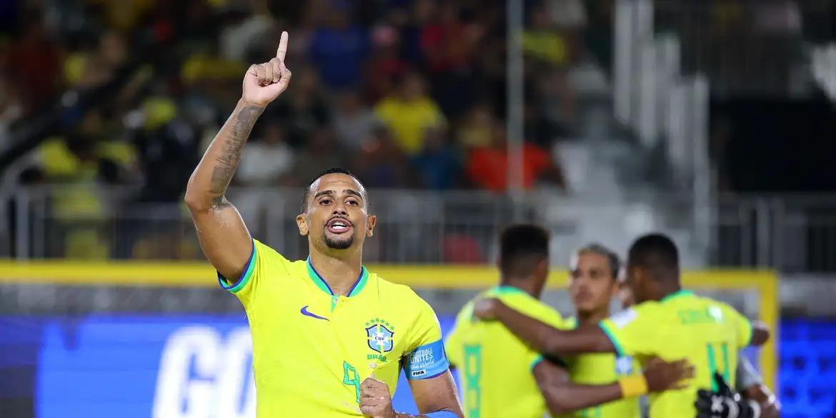 Seleção de beach soccer derrotou a Bielorrússia por 4 a 3 (Divulgação/Fifa)