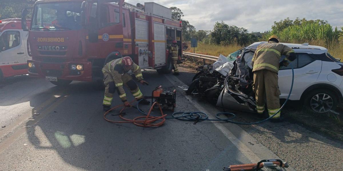 Acidente na chamada "curva da morte" na BR-354 deixou uma vítima na manhã desta segunda (12) (Divulgação / CBMMG)