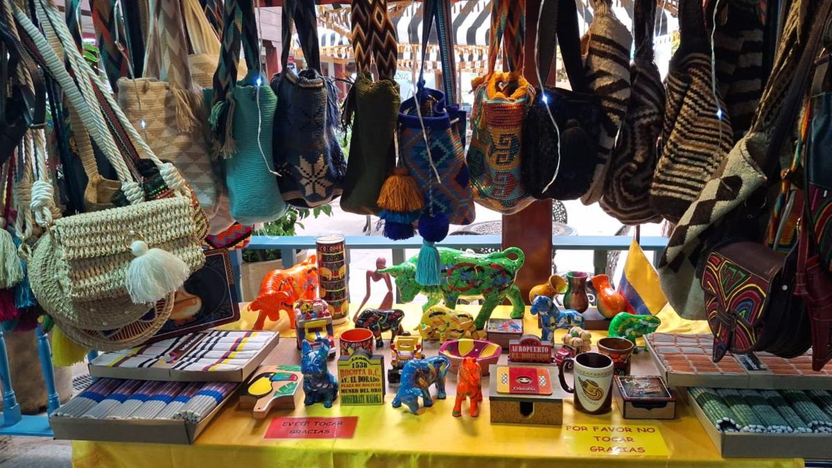 É possível caminhar por ruas estreitas, comprar artesanato e visitar restaurantes elegantes e de comida típica (Cláudio Lacerda Oliva)