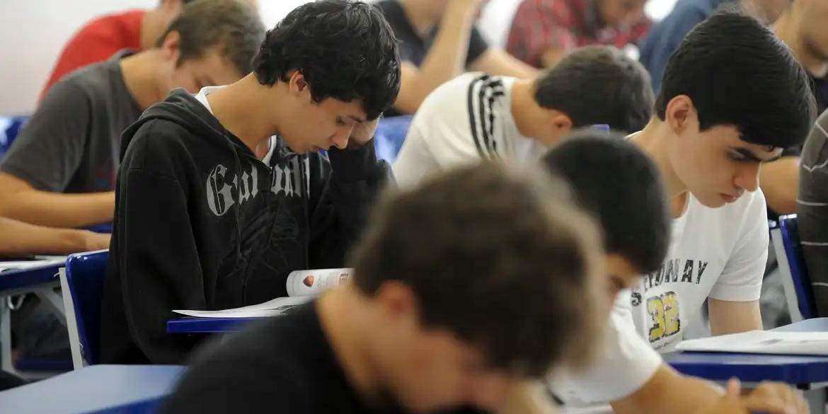 Estudantes de instituições de ensino superior têm até o dia 30 de junho para fazerem manutenções consideradas obrigatórias (Wilson Dias/Agência Brasil)