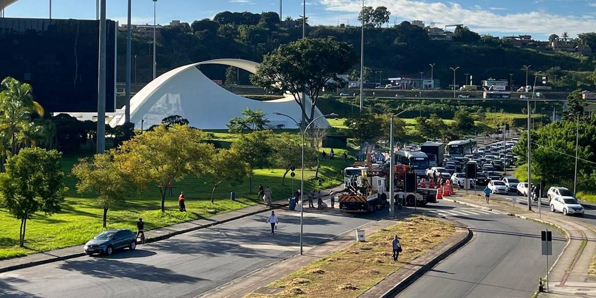 Acidente ocorreu no fim da noite de segunda-feira (12), na Cidade Administrativa (Divulgação/ CBMMG)