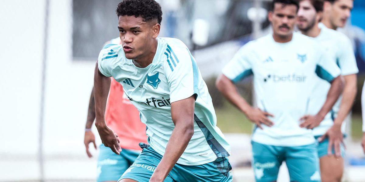 Kenji ser titular pela primeira vez no profissional do Cruzeiro (Gustavo Aleixo / Cruzeiro)