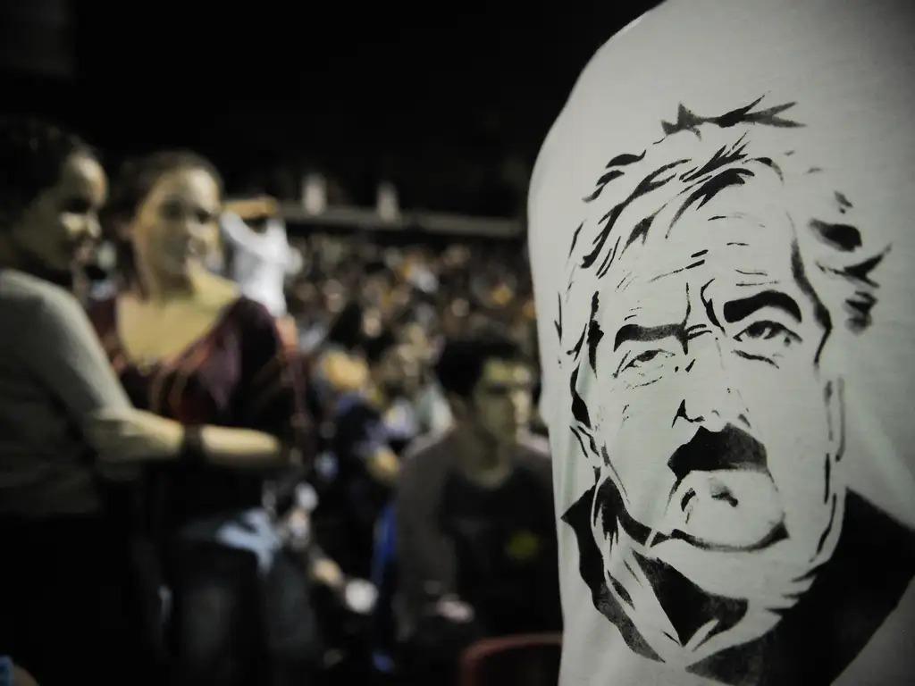 Estudantes durante encontro com o ex-presidente na Universidade do Estado do Rio de Janeiro (Uerj), em 2015 (Fernando Frazão/Agência Brasil)