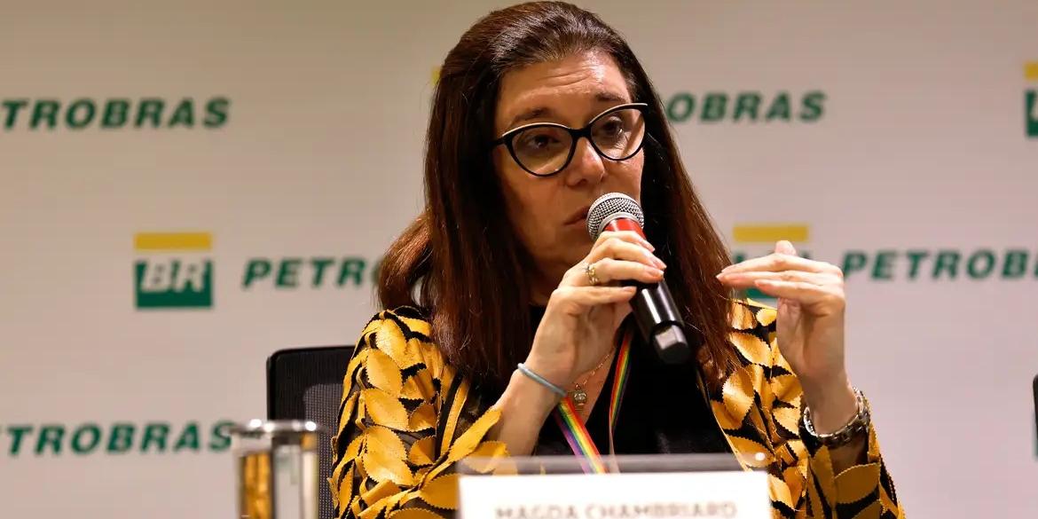 Segundo Magda Chambriard, o lucro seria de US$ 4 bilhões se não houvesse a valorização cambial que adicionou US$ 2 bilhões ao resultado (Tânia Rêgo/Agência Brasil)