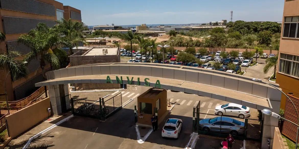 “Além disso, a empresa identificada não tem autorização da Anvisa para fabricar medicamentos”, completou o comunicado (Rafa Neddermeyer/Agência Brasil)