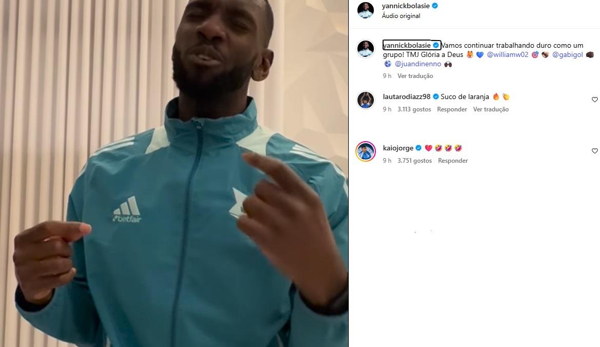 Bolasie embalado ao som de "O Mineirão vai virar baile" (Reprodução / Instagram Bolasie)