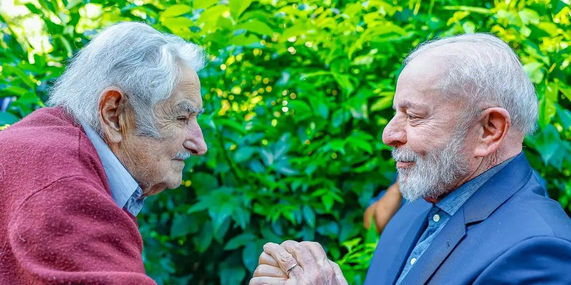 Presidente da República, Luiz Inácio Lula da Silva concedeu a Ordem Nacional do Cruzeiro do Sul ao ex-presidente do Uruguai, Pepe Mujica (Ricardo Stuckert/ PR)