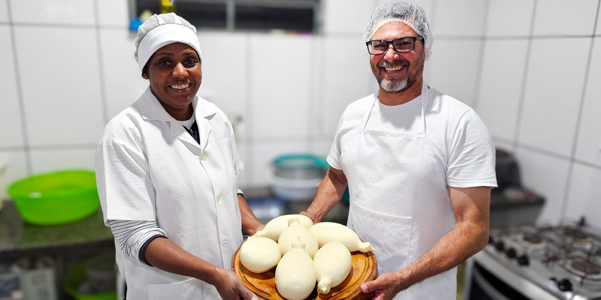 Casal Renato e Adriana Rocha, produtores de Queijo Cabacinha em Pedra Azul (Diego Vargas / Seapa MG)