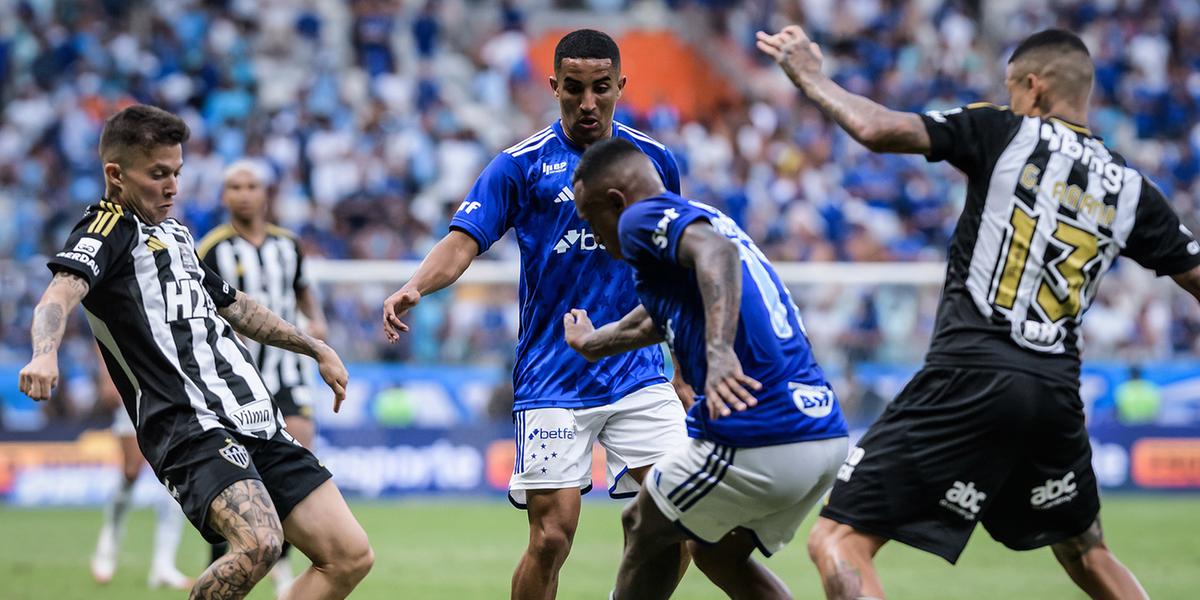 Atlético vai tentar manter o tabu diante do rival (Foto: Gustavo Aleixo/Cruzeiro)