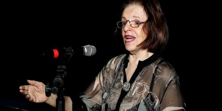 Maria Lúcia Godoy durante discurso na cerimônia em que recebeu o título de doutora honoris causa (Foca Lisboa / UFMG)