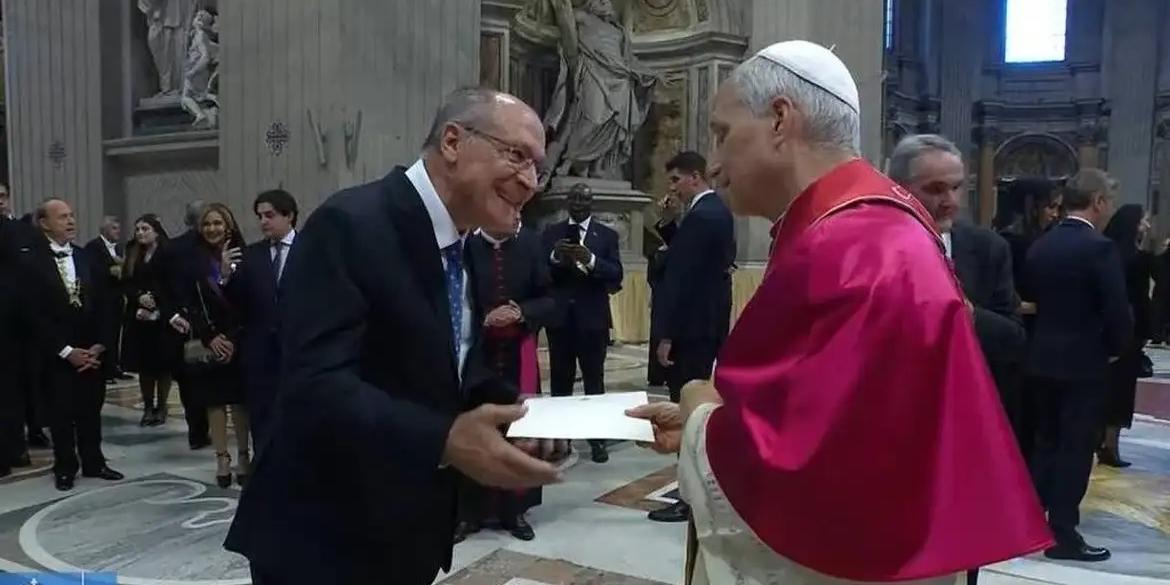 Vice-presidente assistiu à missa que celebrou pontificado do novo Papa (Vatican News / Divulgação)