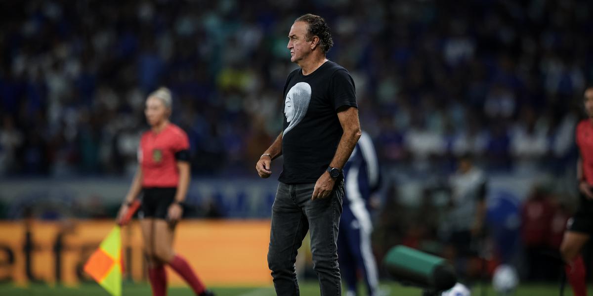 Treinador alvinegro destacou criticou o condicionamento do elenco atleticano (Foto: Pedro Souza / Atlético)