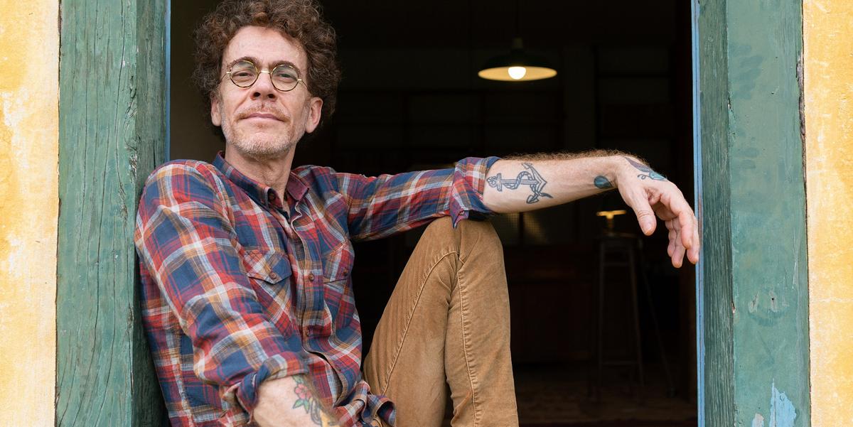 No ano passado, Nando lançou o álbum quádruplo "Uma Estrela Misteriosa Revelará o Segredo" em um box especial em vinil (Carol Siqueira / divulgação)