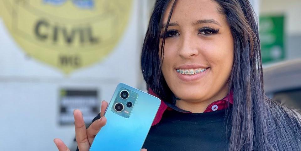 Ketlen Shaiene de Souza Martins teve o telefone furtado em 2023 e recuperou o aparelho nesta terça-feira (20) (Valéria Marques/ Hoje em Dia)