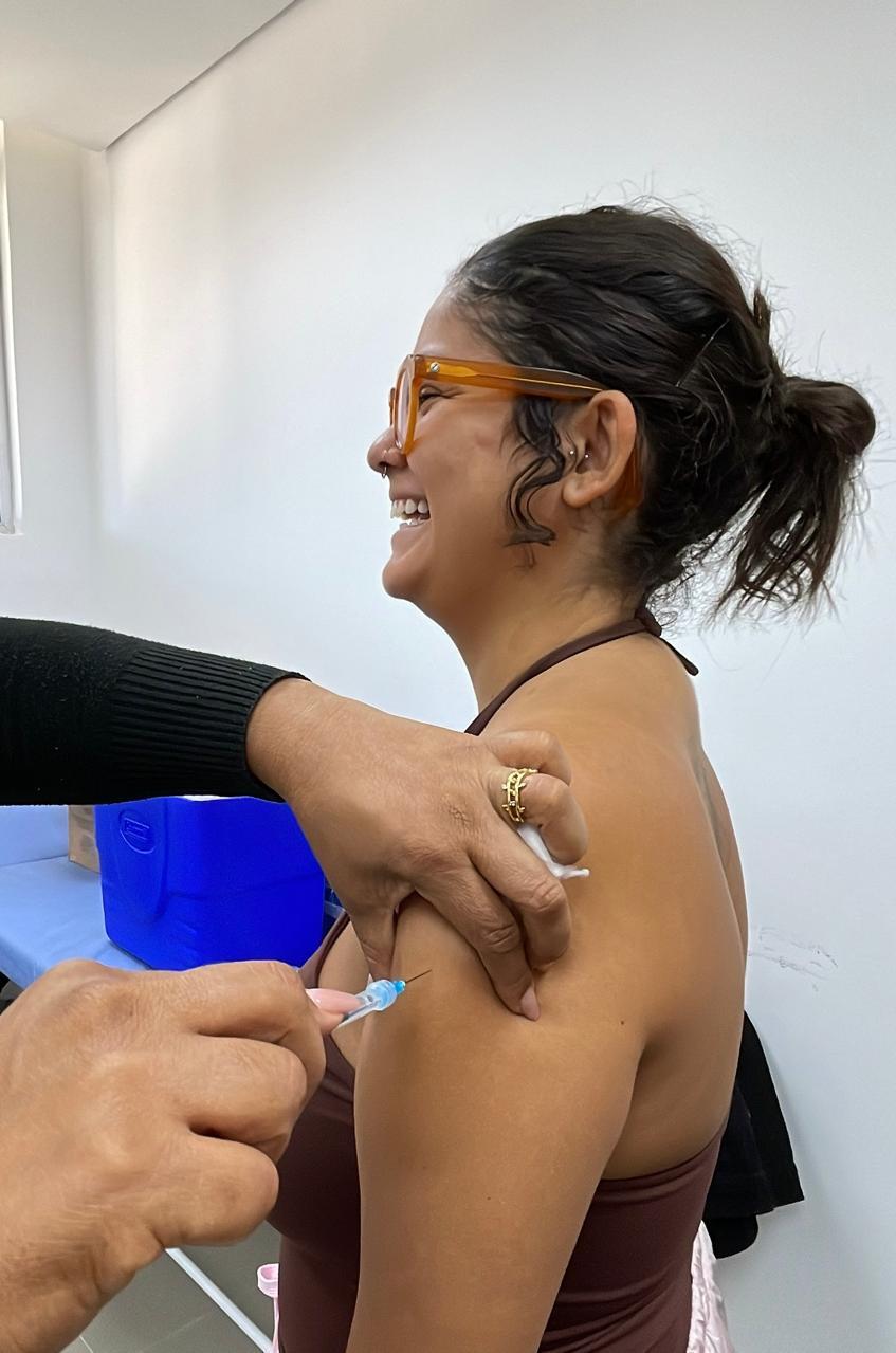 Isabela Marillac recebeu a vacina na Estação Santa Efigênia, na manhã desta quarta-feira (21) (Valéria Marques/ Hoje em Dia)