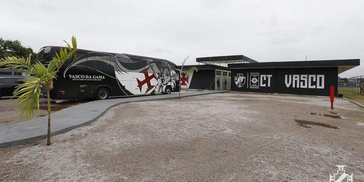 Jogadores ouvem disparos durante gravação no CT do Vasco (Rafael Ribeiro/Vasco)
